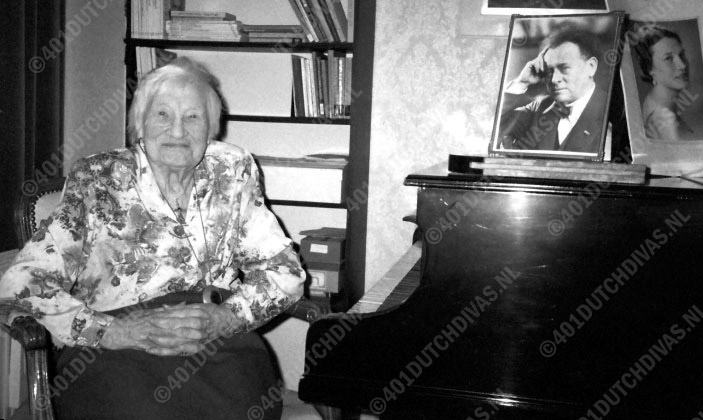 Roos Boelsma, thuis, 96 jaar