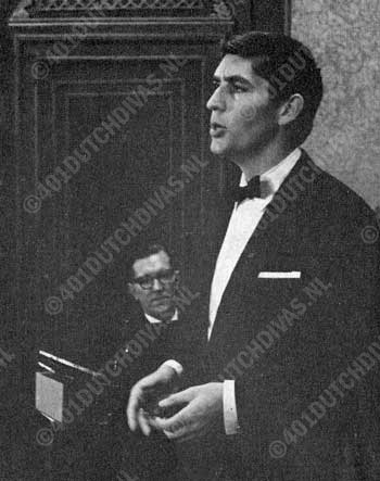 Marco Bakker tijdens het vocalistenconcours uit 1966