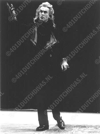 Harry Peeters als Dr. Miracle in Les contes d'Hoffmann, Parijs Harry Peeters als Dr. Miracle in Les contes d'Hoffmann, Parijs