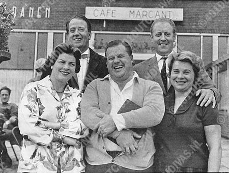 Aïda, Amsterdam Stadsschouwburg, 1960. vlnr. Gré Brouwenstijn, Theo Baylé, Hans Kaart, Arnold van Mill en Anny Delorie Aïda, Amsterdam Stadsschouwburg, 1960. vlnr. Gré Brouwenstijn, Theo Baylé, Hans Kaart, Arnold van Mill en Anny Delorie