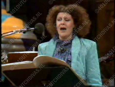 Lucia Meeuwsen in To you van Peter Schat, o.l.v. Kenneth Montgommery. Holland Festival 1987, Amsterdam Concertgebouw