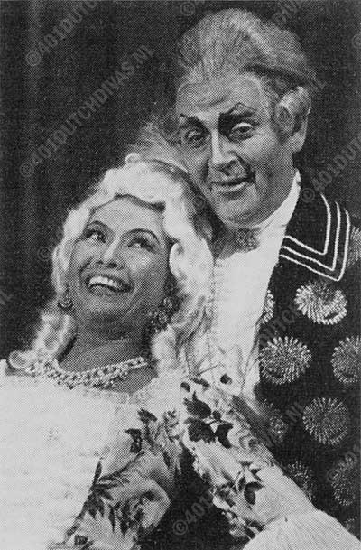 Anneke van der Graaf als Manon, Anton Eldering als Geronte in Puccini's opera Manon Lescaut, Opera Forum, 1961