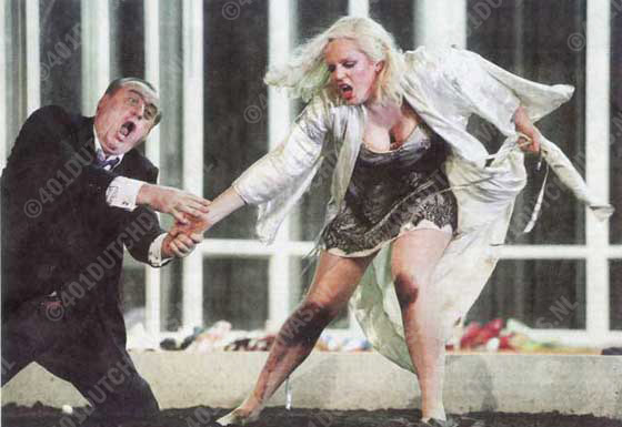 Eva-Maria Westbroek in Lady Macbeth van Sjostakovitsj, Amsterdam 3 juni 2006, Anatoli Kotsjerga als de opdringerige schoonvader (foto A.T.Schaeffer) Eva-Maria Westbroek in Lady Macbeth van Sjostakovitsj, Amsterdam 3 juni 2006, Anatoli Kotsjerga als de opdringerige schoonvader (foto A.T.Schaeffer)