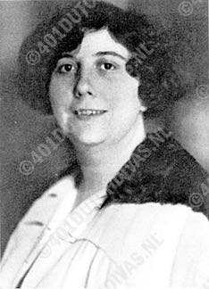 Greta Santhagens-Manders (1891-1976) Greta Santhagens-Manders (1891-1976)