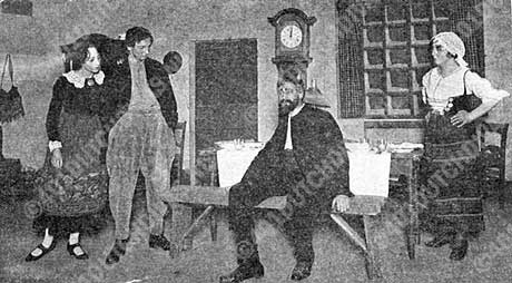 
De zwerver (Le chemeniau), van Xavier Leroux, 15 november 1919. Een uitvoering van N.V.Nationale Opera. , V.l.n.r. Magda Litef (Aline), Rudolf van Schaik (Antoon), de zwerver (Anton Dirks) en Antoinette (Greta Santhagens-Manders).