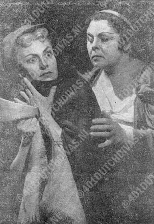 Jeannette van Dijck als Philomela en Marijke van der Lugt als Prokne in Hendrik Andriessen's opera Philomela, Holland Festival mei 1962