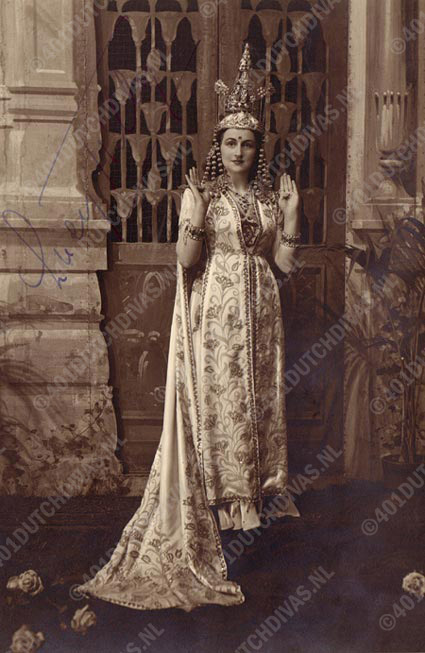 Lucy Tilly, sopraan in Lakmé Lucy Tilly, sopraan in Lakmé