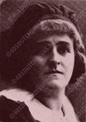 Liesbeth als Leonore in Beethoven's Fidelio Liesbeth als Leonore in Beethoven's Fidelio