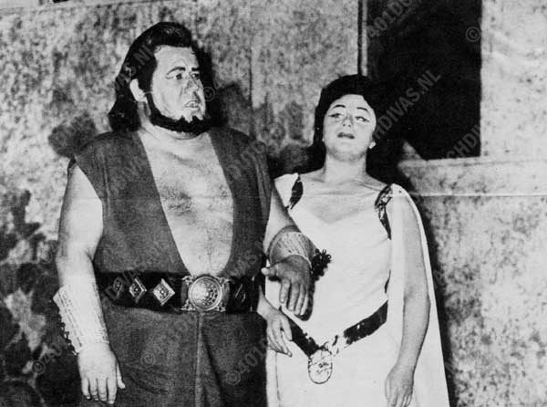Al zou zo'n man geen noot kunnen zingen ... dit is toch de figuur die u zich bij 'Samson' voorstelt?
Hans Kaart en Rita Gorr in Samson et Dalila, Chicago
Hans Kaart had succes als Samson in Chicago
Van onze kunstredactie AMSTERDAM, dinsdag 27 November 1962 Al zou zo'n man geen noot kunnen zingen ... dit is toch de figuur die u zich bij 'Samson' voorstelt?
Hans Kaart en Rita Gorr in Samson et Dalila, Chicago
Hans Kaart had succes als Samson in Chicago
Van onze kunstredactie AMSTERDAM, dinsdag 27 November 1962