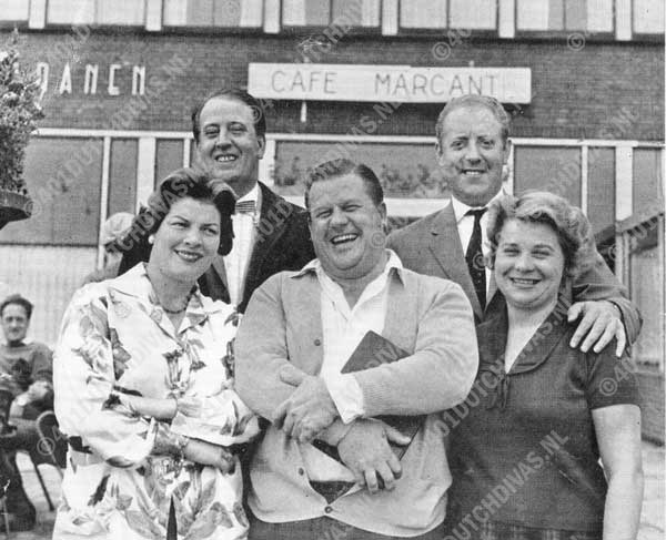 Het solisten team in de Aïda uitvoering van september 1960, Amsterdam Stadschouwburg. v.l.n.r. Gré Brouwenstijn, Theo Baylé, Hans Kaart, Arnold van Mill en Anny Delorie.