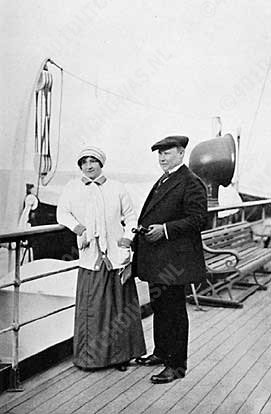 Urlus met zijn vrouw op de boot naar New York Urlus met zijn vrouw op de boot naar New York
