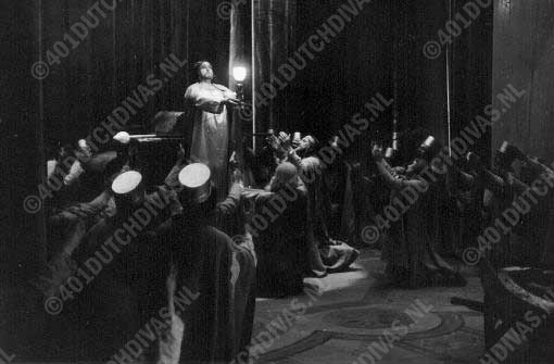 Faniard als Parsifal (foto's firma Camera, M. de Tabuenca Jr.) Faniard als Parsifal (foto's firma Camera, M. de Tabuenca Jr.)